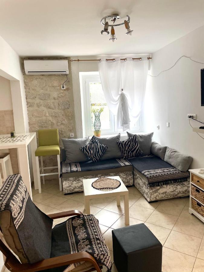 Cozy Little House Kotor Apartment ภายนอก รูปภาพ
